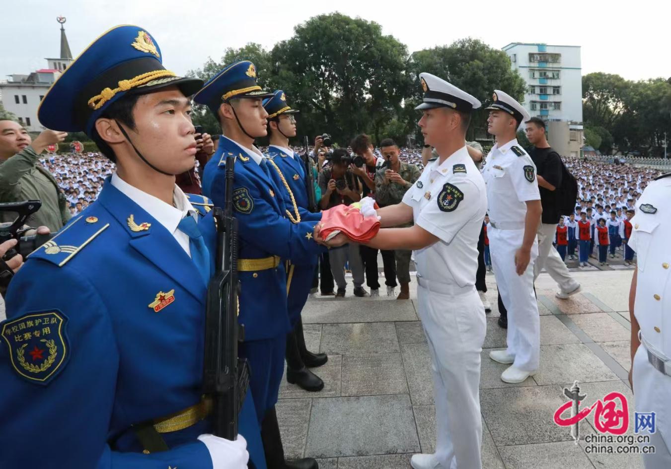 南部戰(zhàn)區(qū)海軍：軍地“一盤(pán)棋”共繪教育“同心圓”(圖2)