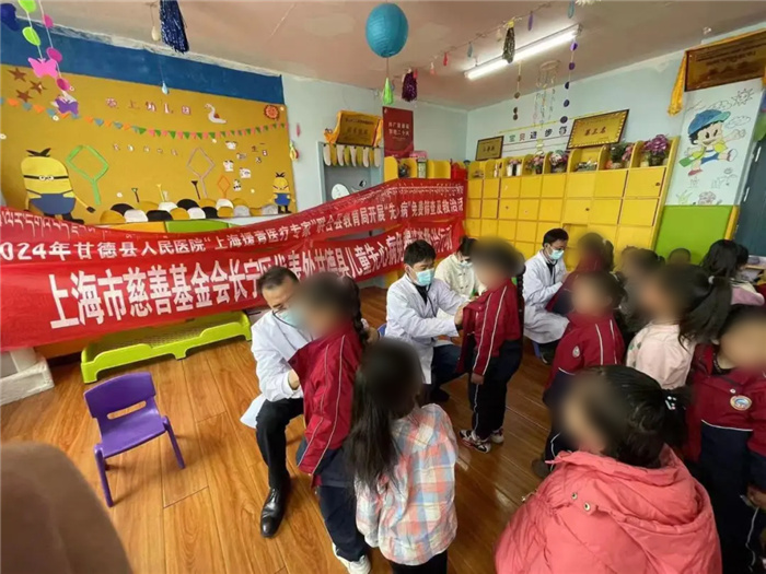 帶著愛心和拼勁這些長(zhǎng)寧人奮戰(zhàn)在千里之外的云海高原……(圖4)
