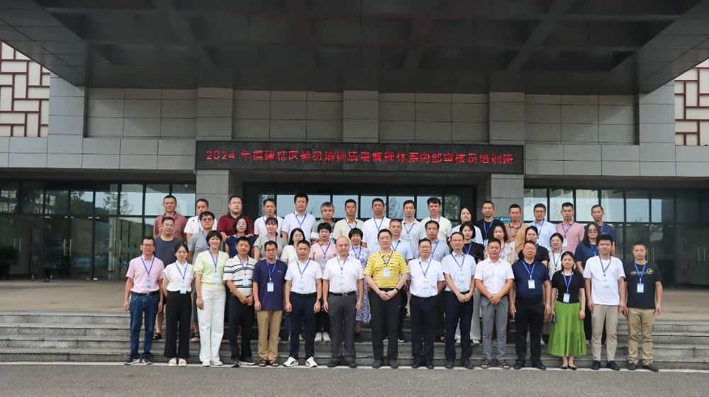 Kaiyun：參與埃及旅游潛艇事故救援的中國游客曝光細節(jié)：他和另一對夫妻從水中拉起一人(圖1)