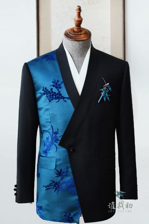 春晚主持人服裝亮了！非遺面料定制長達兩個月…“新年戰(zhàn)袍”新中式銷量增40%(圖2)